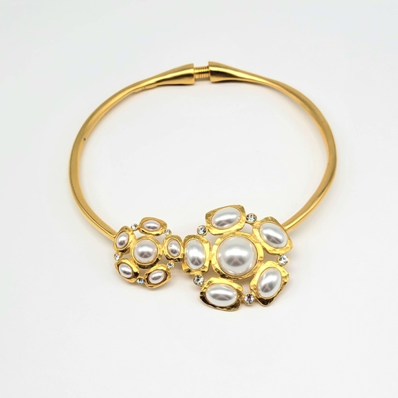 Kenneth Jay Lane Pearl Flower Gold Satin Spring Collar Statement Necklace - Picture 3 of 12